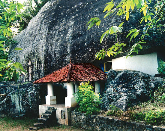 Matale Ambilla Raja Maha Viharaya | AmazingLanka.com