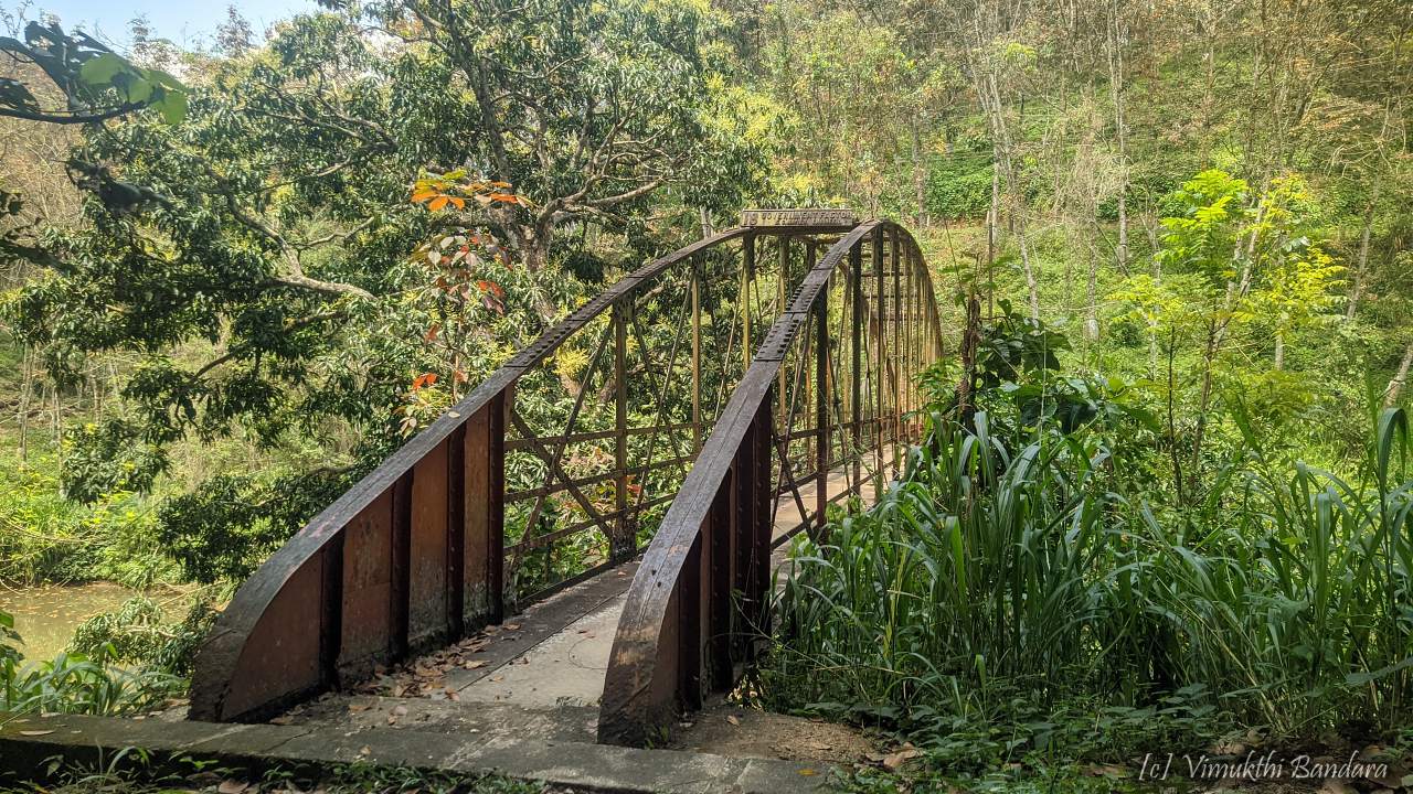 Ancient Niloluwa Bridge over Gurugoda Oya in Mabopitiya - මාබෝපිටිය ගුරුගොඩ ඔය හරහා පුරාණ නිල්ඔලුව දේදුණු පාළම