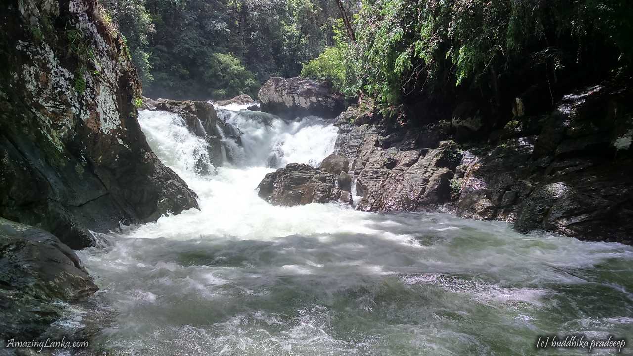 Runakanda Pahanthuda Ella Waterfall